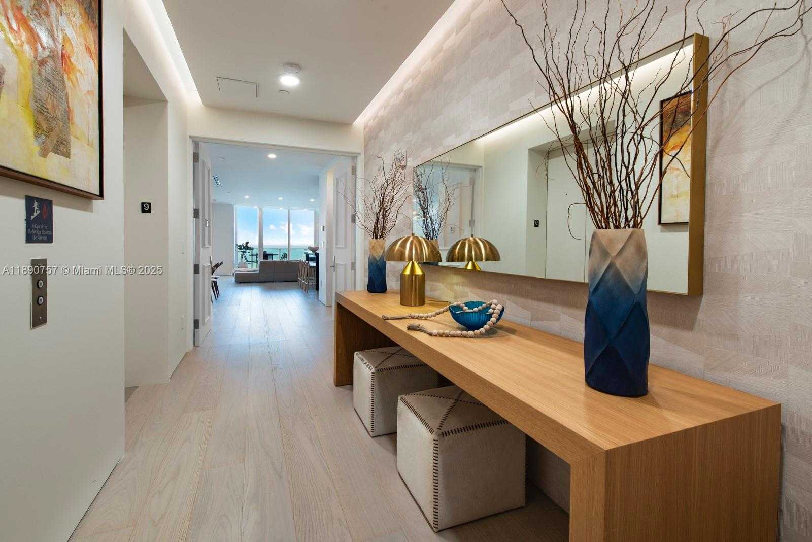 Small Image of 100 SOUTH POINTE DR #908, Miami Beach Number 3
