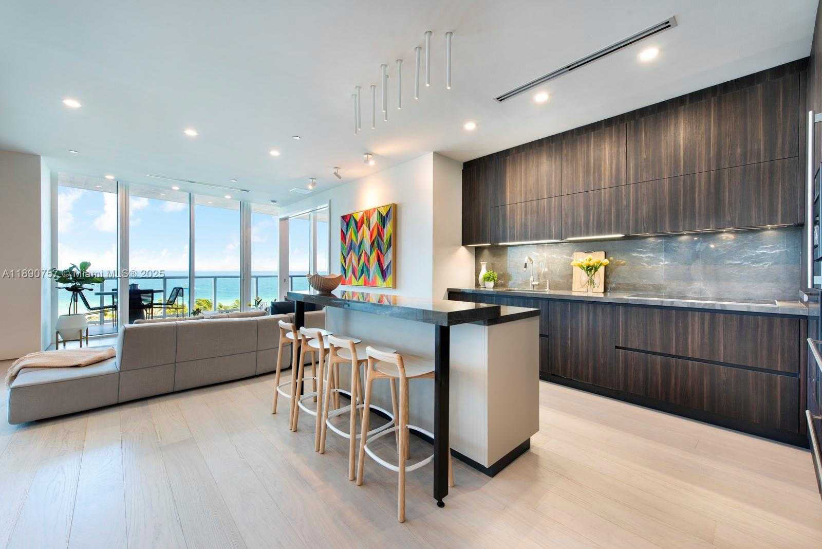 Small Image of 100 SOUTH POINTE DR #908, Miami Beach Number 4
