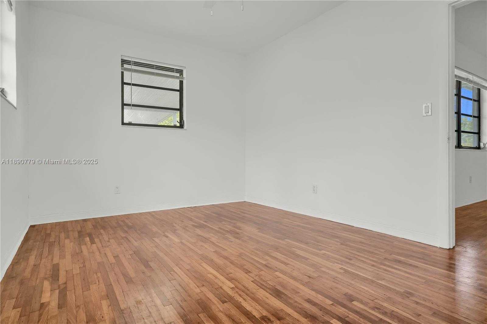 Small Image of 132 NORTH WEST 40TH ST, Miami Number 10
