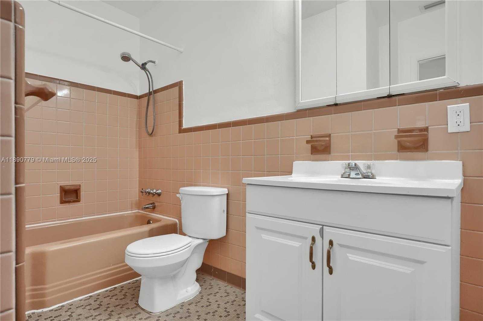 Small Image of 132 NORTH WEST 40TH ST, Miami Number 11