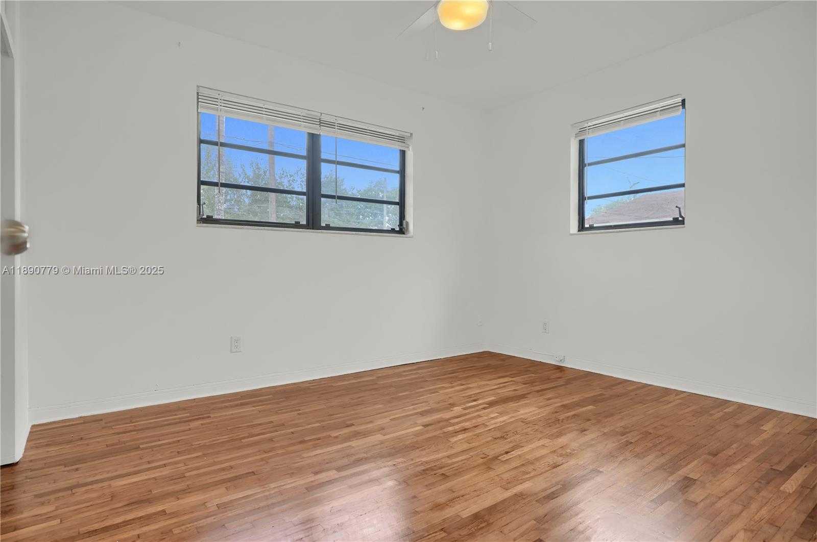 Small Image of 132 NORTH WEST 40TH ST, Miami Number 12