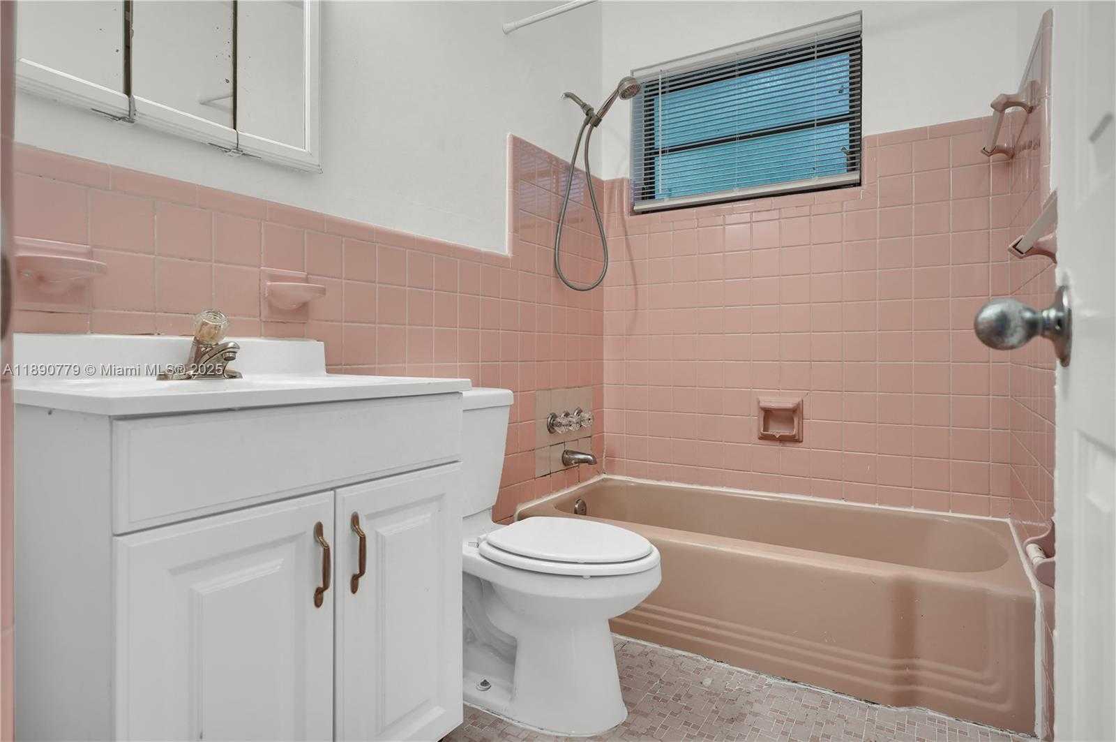 Small Image of 132 NORTH WEST 40TH ST, Miami Number 15