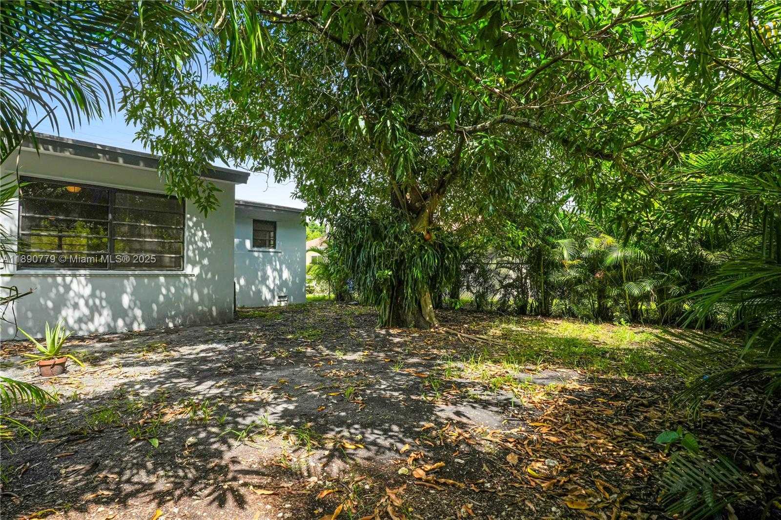 Small Image of 132 NORTH WEST 40TH ST, Miami Number 19
