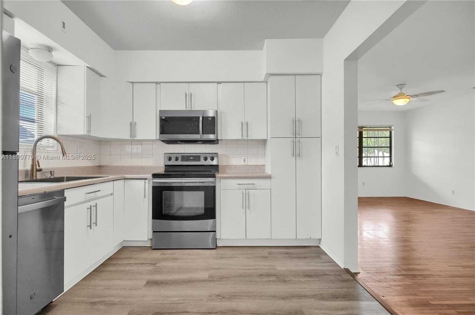 Small Image of 132 NORTH WEST 40TH ST, Miami Number 7