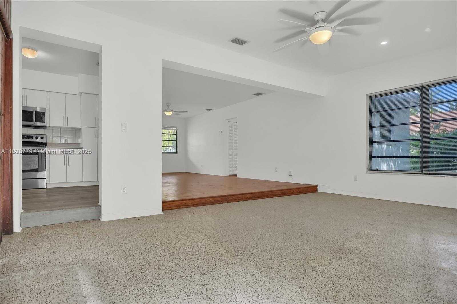 Small Image of 132 NORTH WEST 40TH ST, Miami Number 8