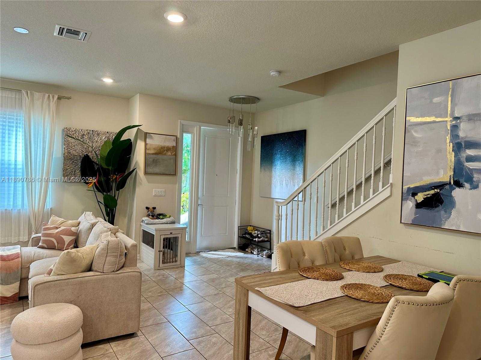 Small Image of 4144 GREENWAY DR #4144, Hollywood Number 11