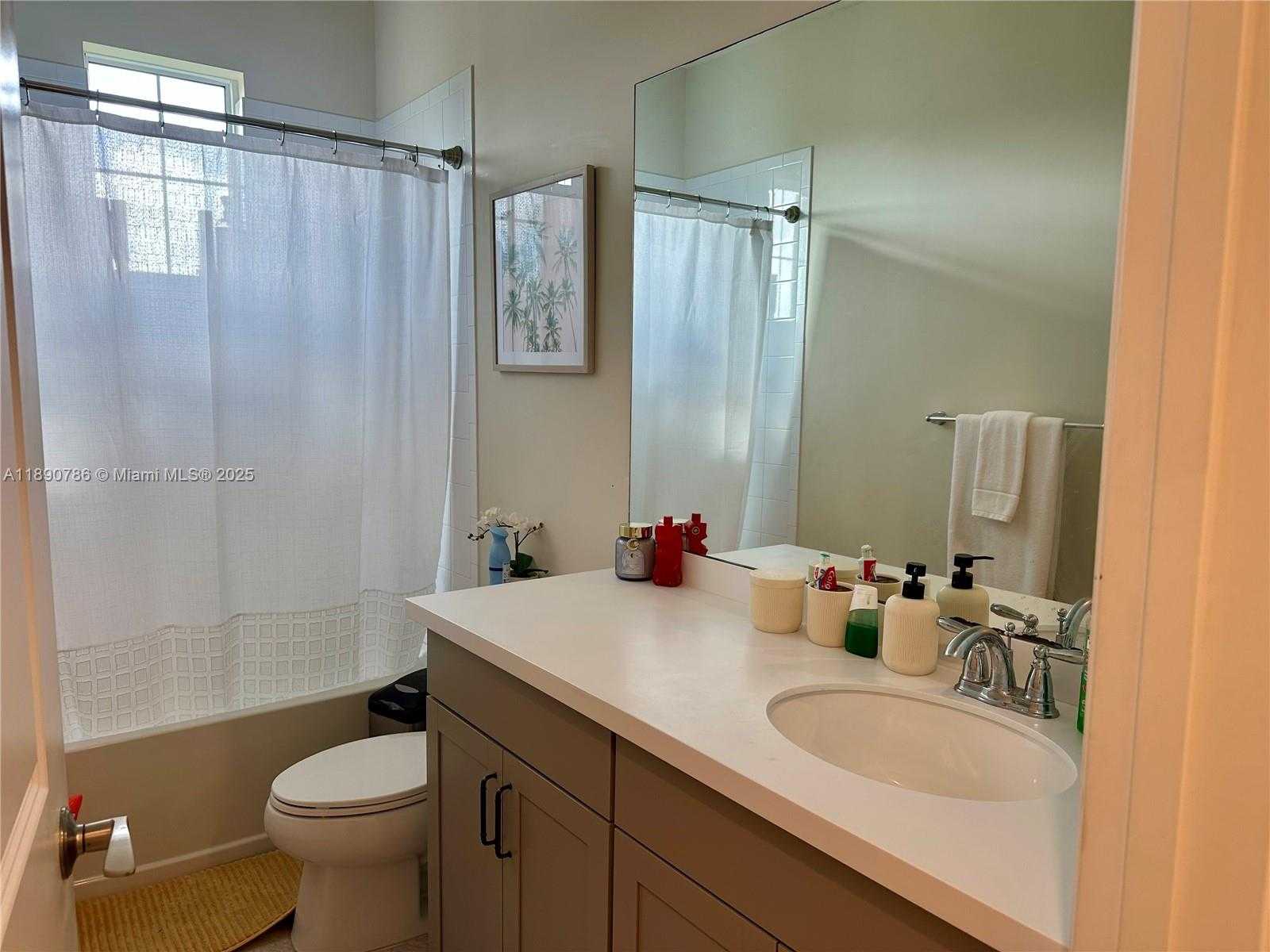 Small Image of 4144 GREENWAY DR #4144, Hollywood Number 14