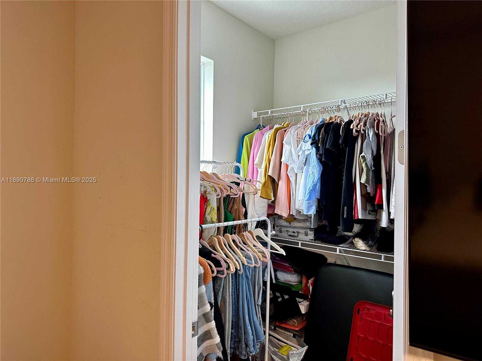 Small Image of 4144 GREENWAY DR #4144, Hollywood Number 19