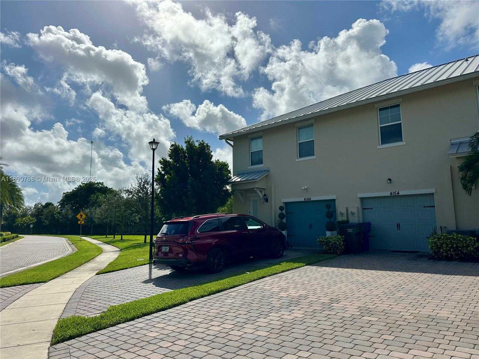 Small Image of 4144 GREENWAY DR #4144, Hollywood Number 20