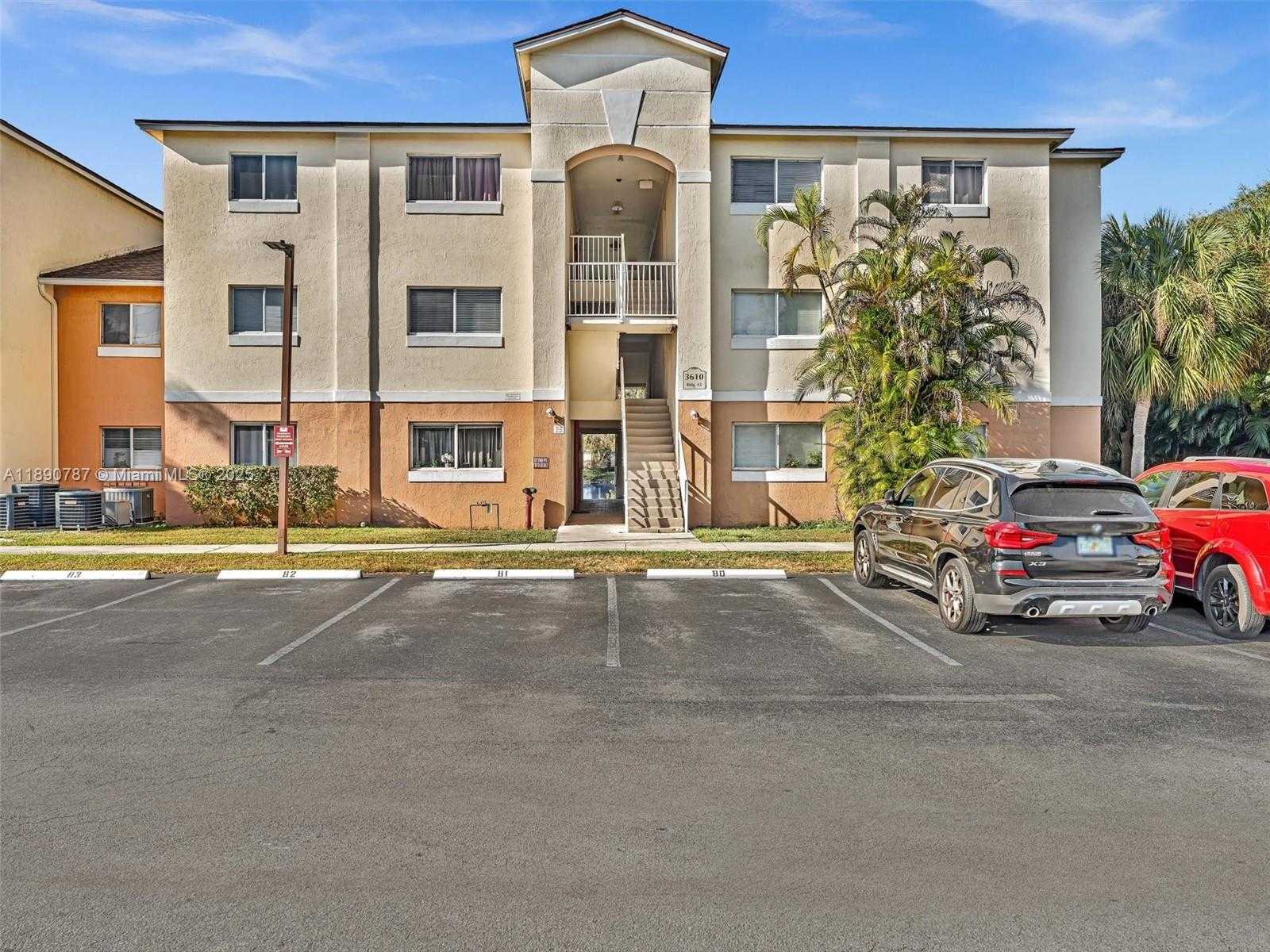 Small Image of 3610 NORTH 56TH AVE #202, Hollywood Number 2