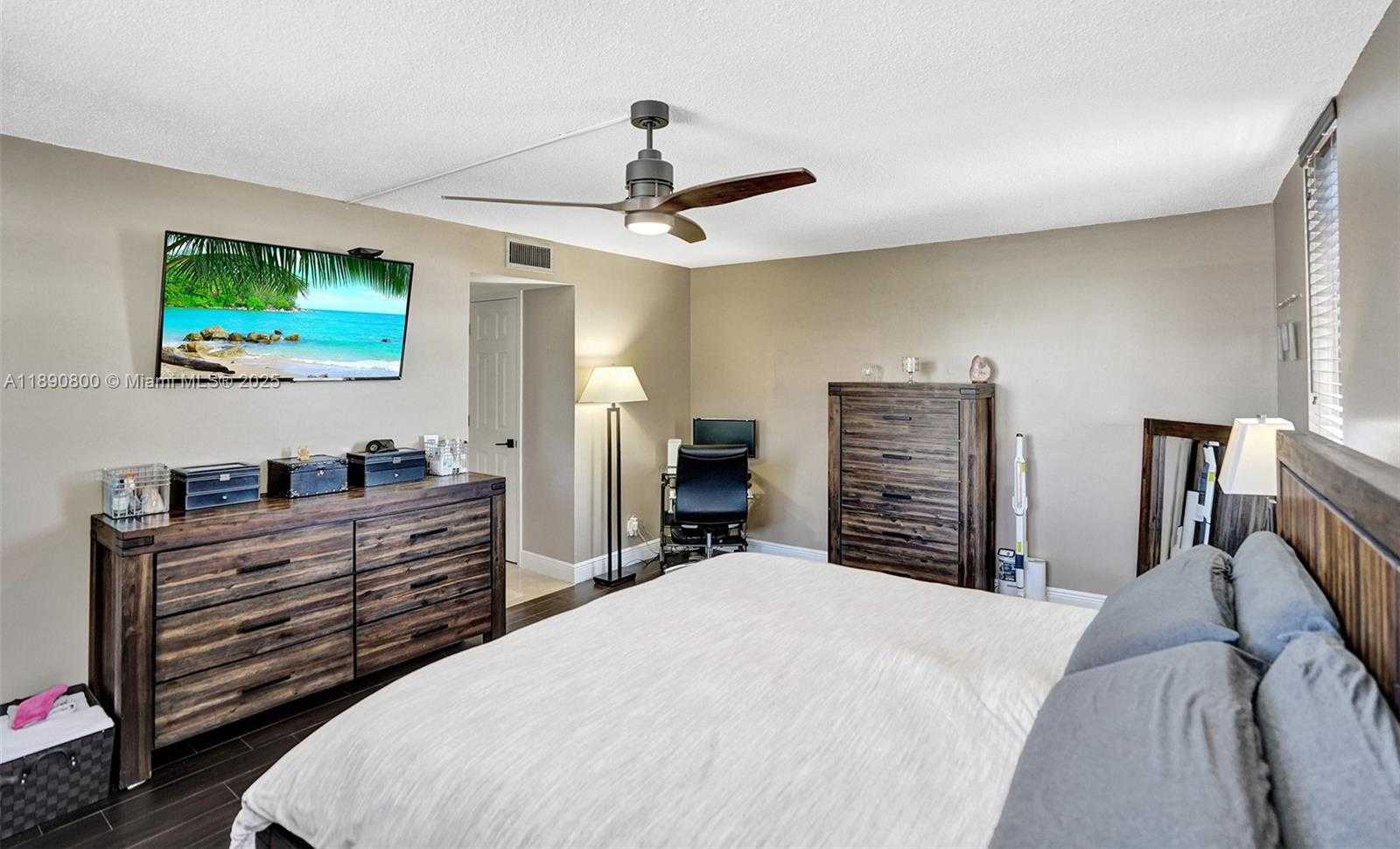 Small Image of 1811 JEFFERSON ST #310, Hollywood Number 50