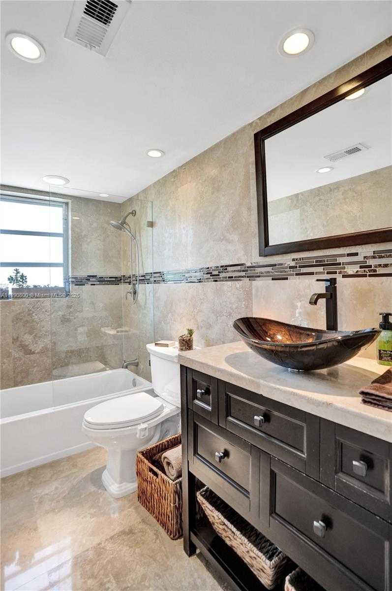 Small Image of 1811 JEFFERSON ST #310, Hollywood Number 55