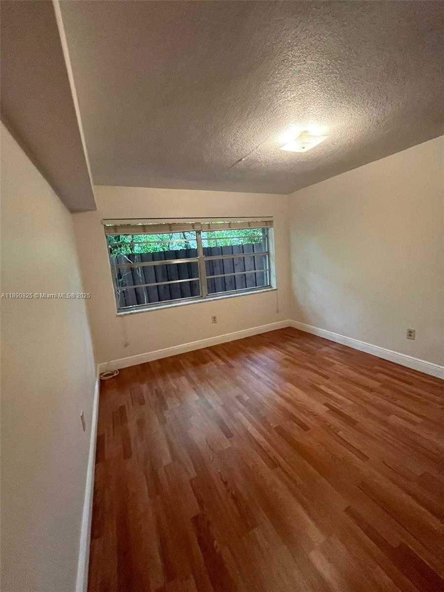 Small Image of 1856 OPECHEE DR #2, Miami Number 4