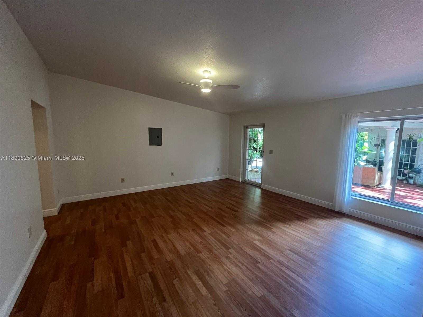 Small Image of 1856 OPECHEE DR #2, Miami Number 7