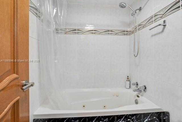 Small Image of 500 BAYVIEW DR #622, Sunny Isles Beach Number 10