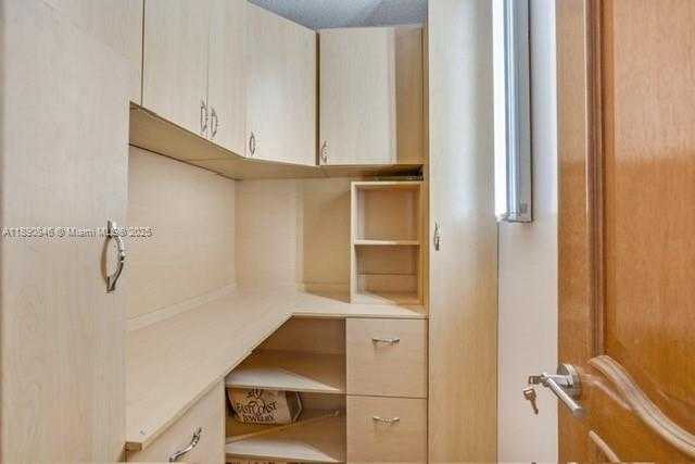 Small Image of 500 BAYVIEW DR #622, Sunny Isles Beach Number 17