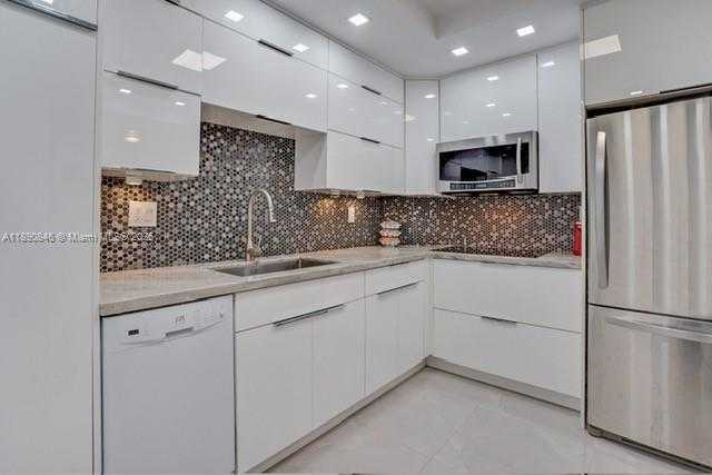 Small Image of 500 BAYVIEW DR #622, Sunny Isles Beach Number 2