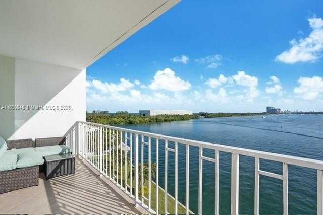 Small Image of 500 BAYVIEW DR #622, Sunny Isles Beach Number 4