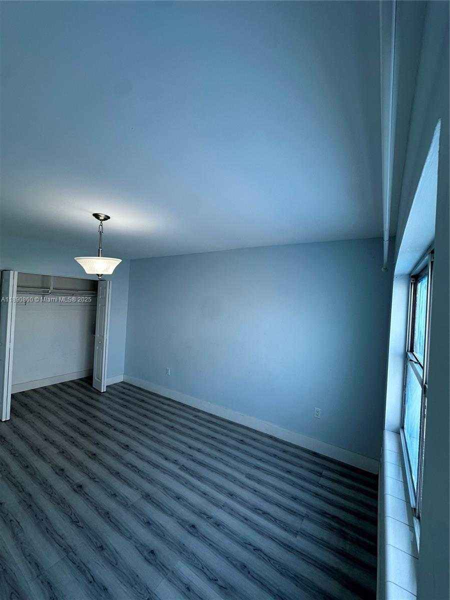Small Image of 400 KINGS POINT DR #614, Sunny Isles Beach Number 13