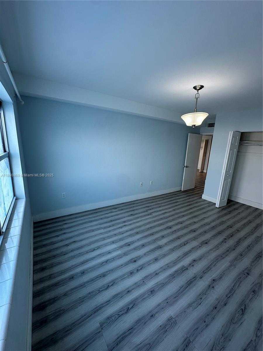 Small Image of 400 KINGS POINT DR #614, Sunny Isles Beach Number 14