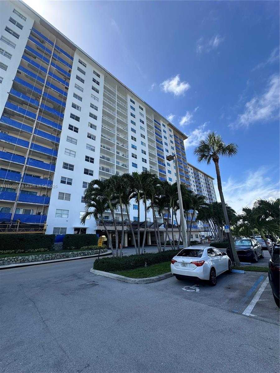 Small Image of 400 KINGS POINT DR #614, Sunny Isles Beach Number 19