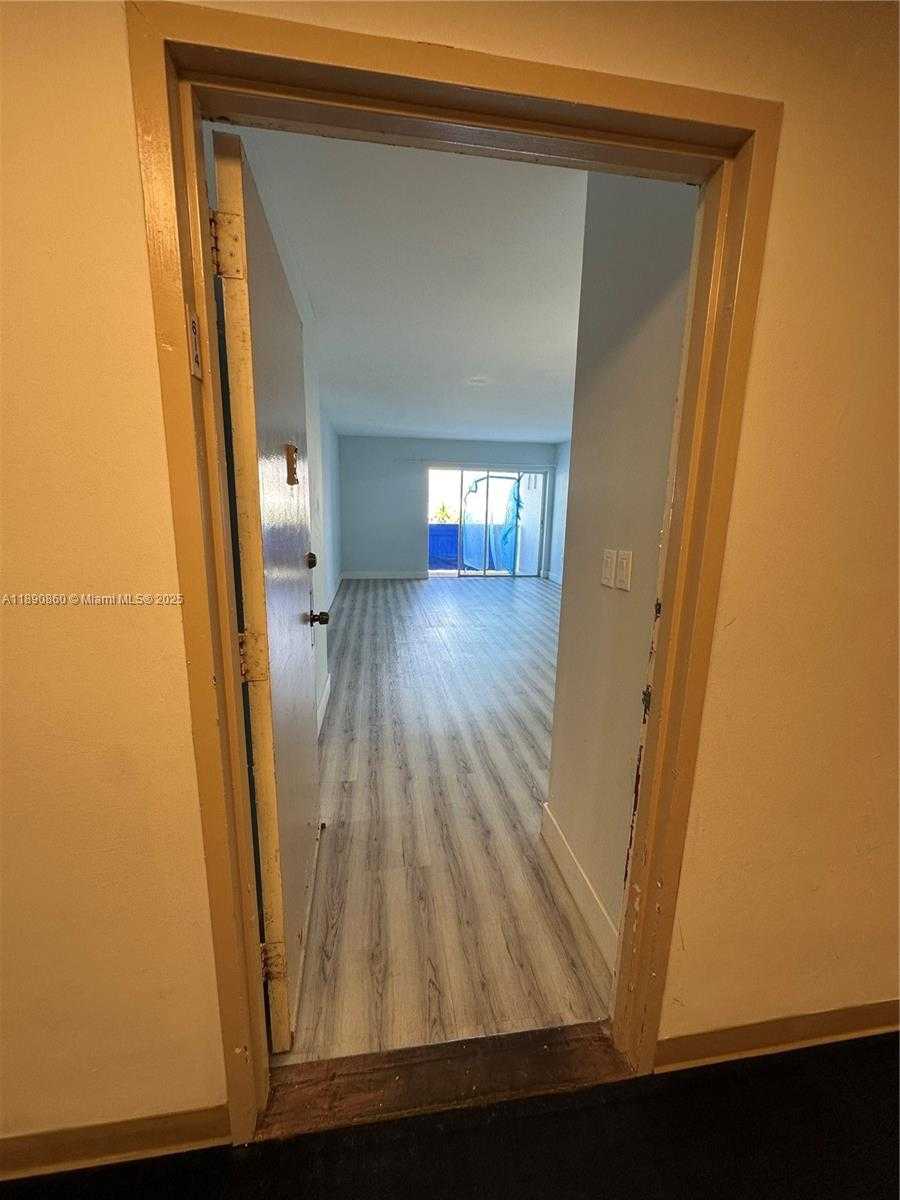 Small Image of 400 KINGS POINT DR #614, Sunny Isles Beach Number 2