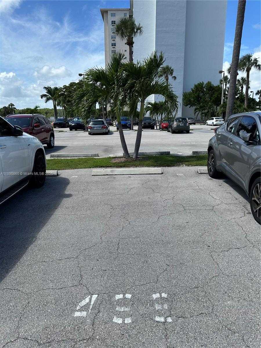 Small Image of 400 KINGS POINT DR #614, Sunny Isles Beach Number 20