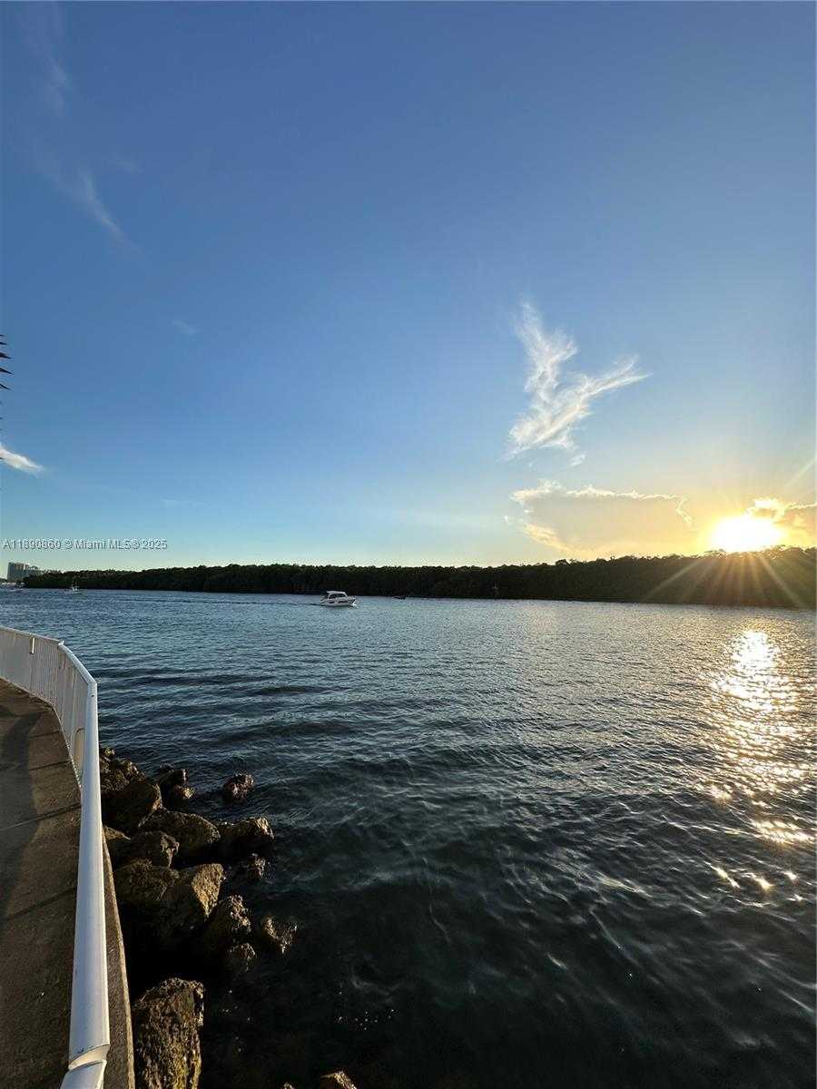 Imagen de Pequeño Objeto