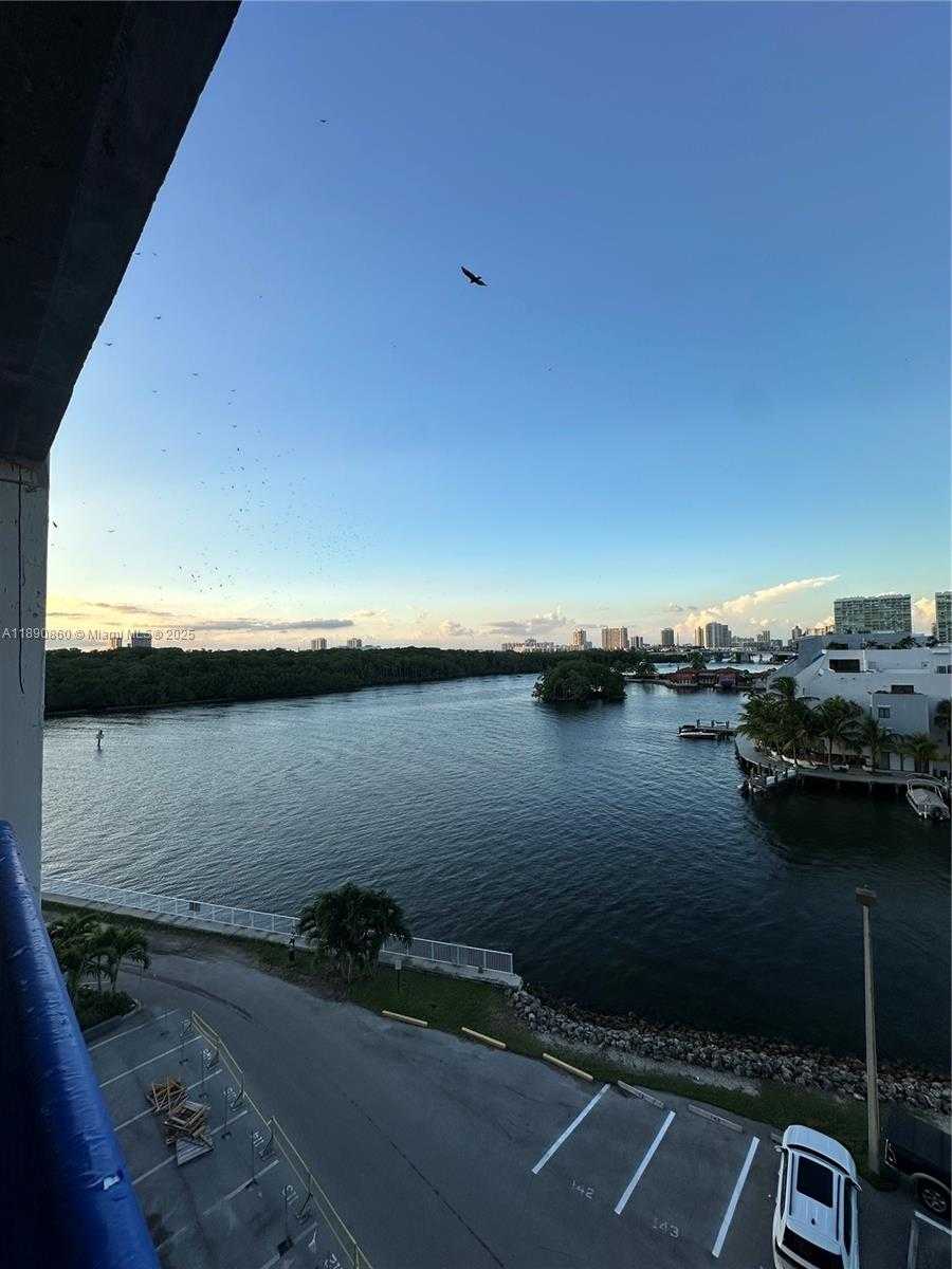 Imagen de Pequeño Objeto