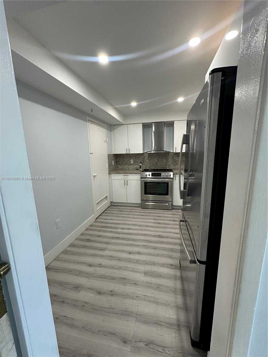 Small Image of 400 KINGS POINT DR #614, Sunny Isles Beach Number 4