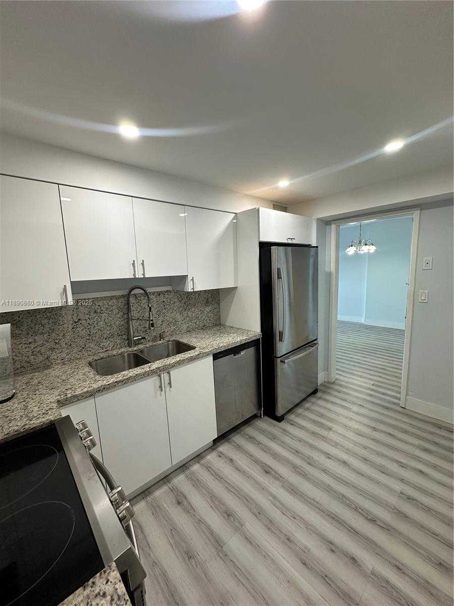Small Image of 400 KINGS POINT DR #614, Sunny Isles Beach Number 5