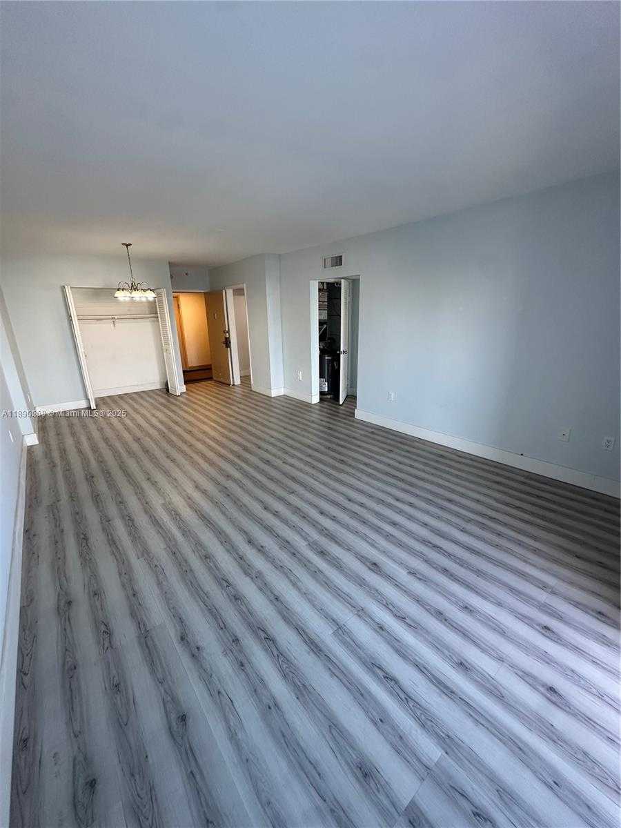 Small Image of 400 KINGS POINT DR #614, Sunny Isles Beach Number 6