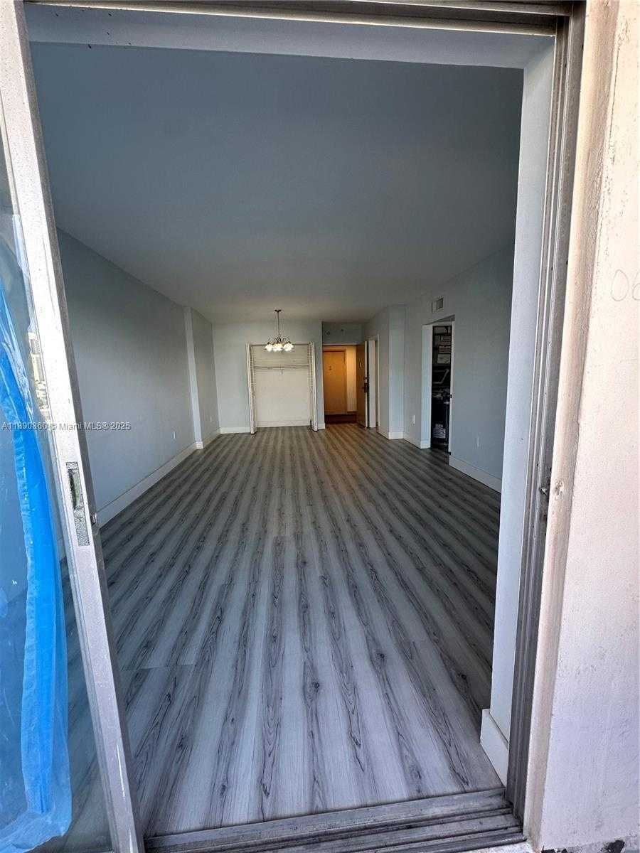 Small Image of 400 KINGS POINT DR #614, Sunny Isles Beach Number 8