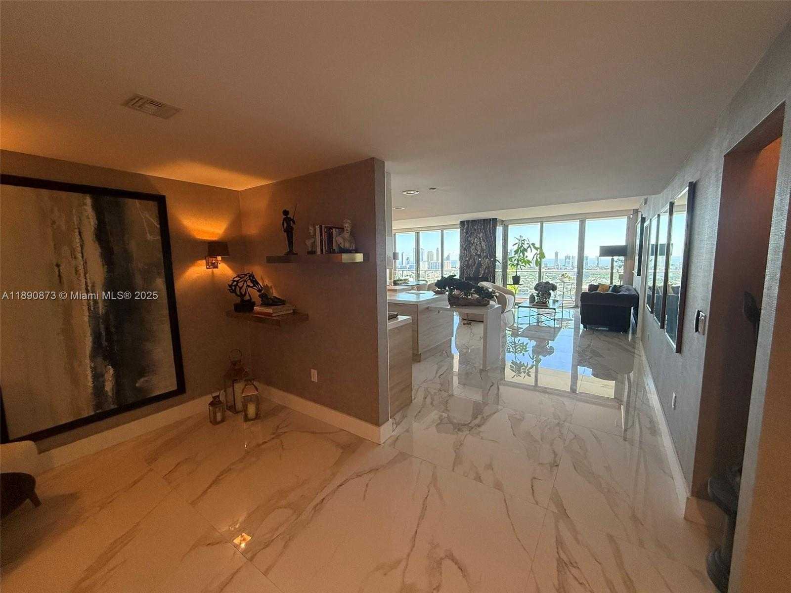Small Image of 16385 BISCAYNE BLVD #3018, North Miami Beach Number 2