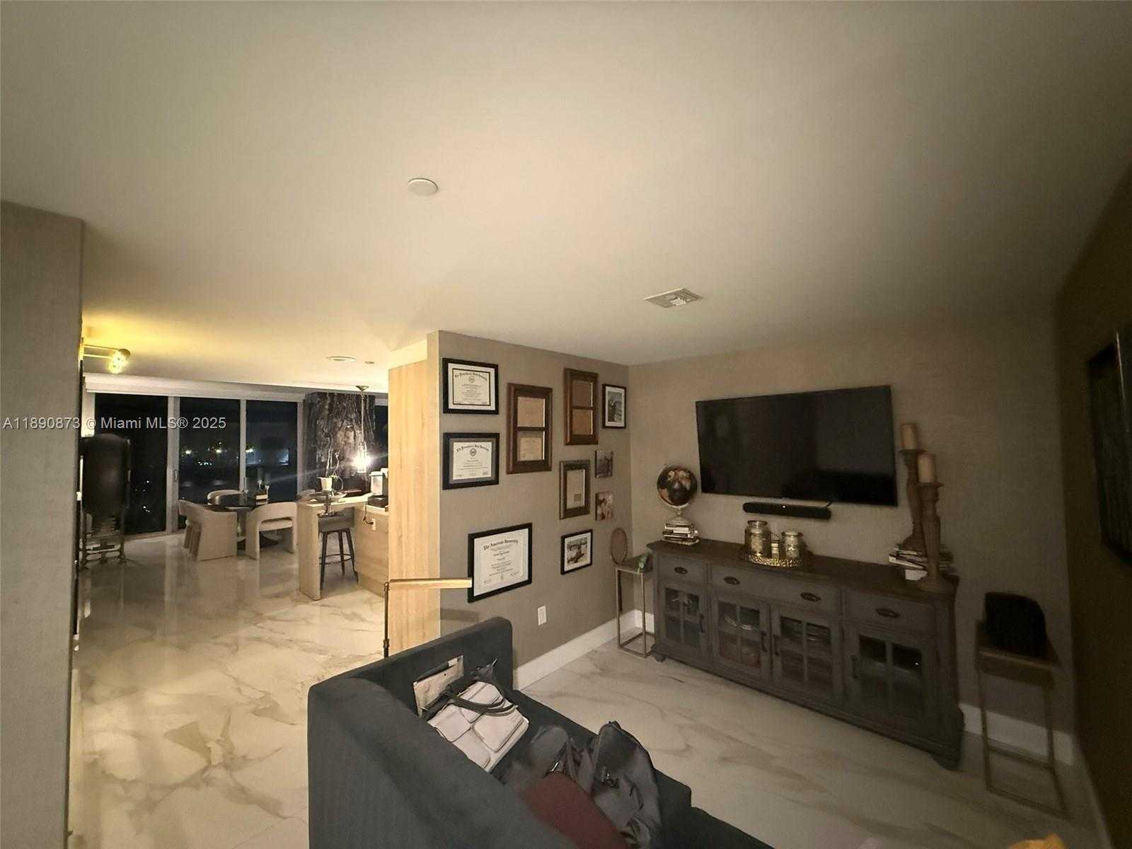 Small Image of 16385 BISCAYNE BLVD #3018, North Miami Beach Number 23
