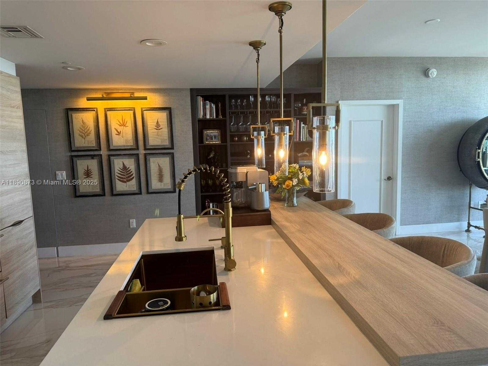 Small Image of 16385 BISCAYNE BLVD #3018, North Miami Beach Number 5