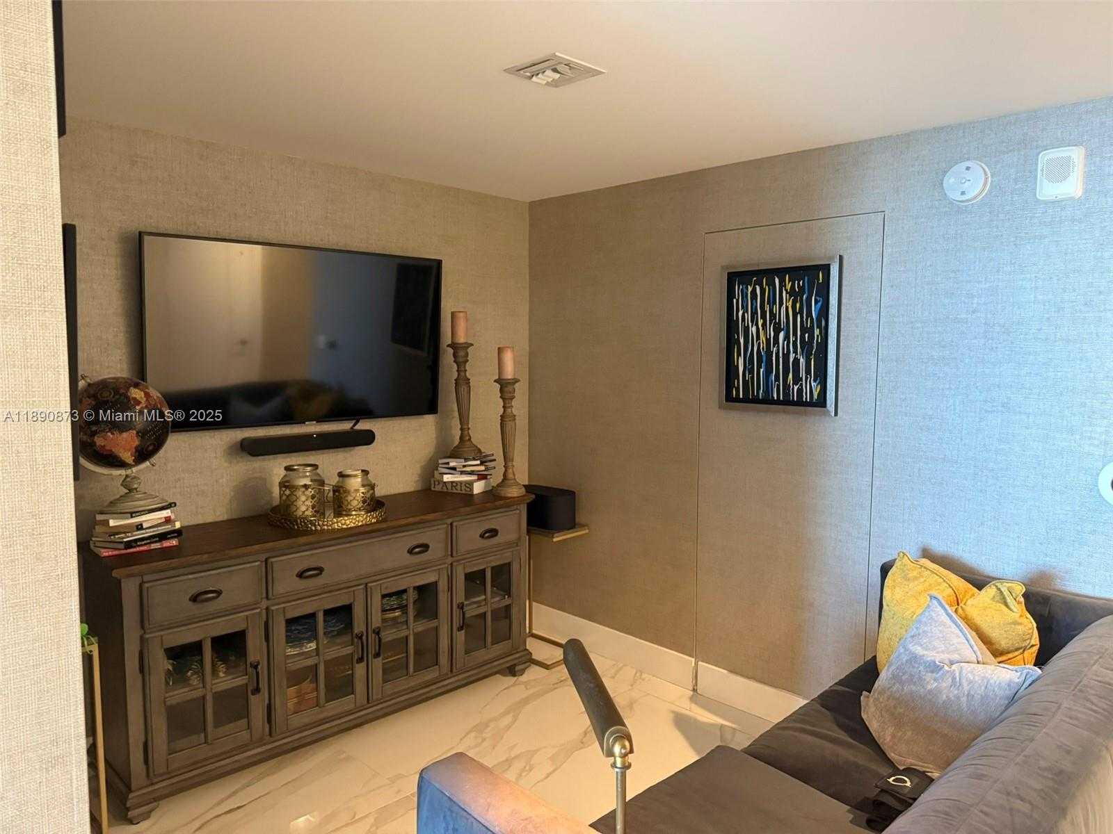 Small Image of 16385 BISCAYNE BLVD #3018, North Miami Beach Number 7