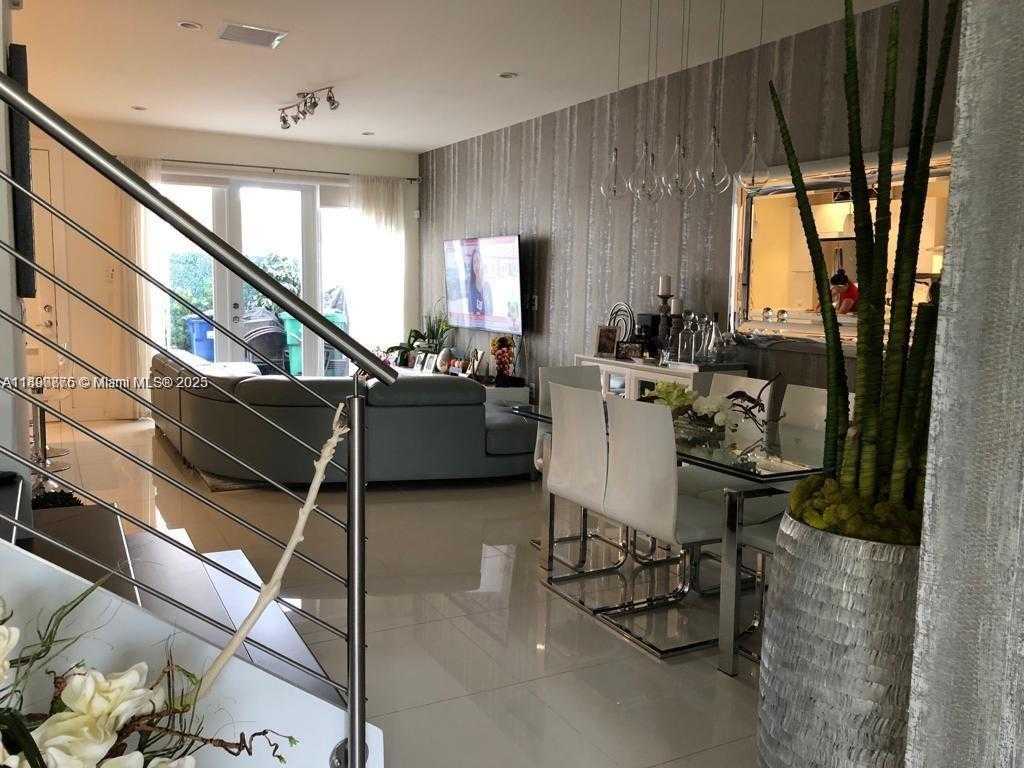 Small Image of 10422 NORTH WEST 64TH TER, Doral Number 4