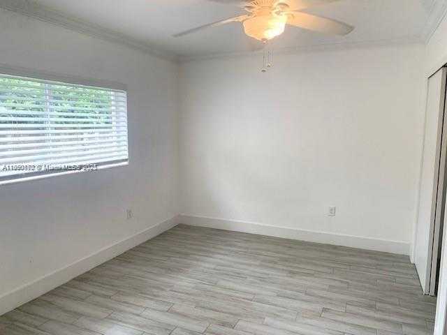 Small Image of 95 EDGEWATER DR #104, Coral Gables Number 11