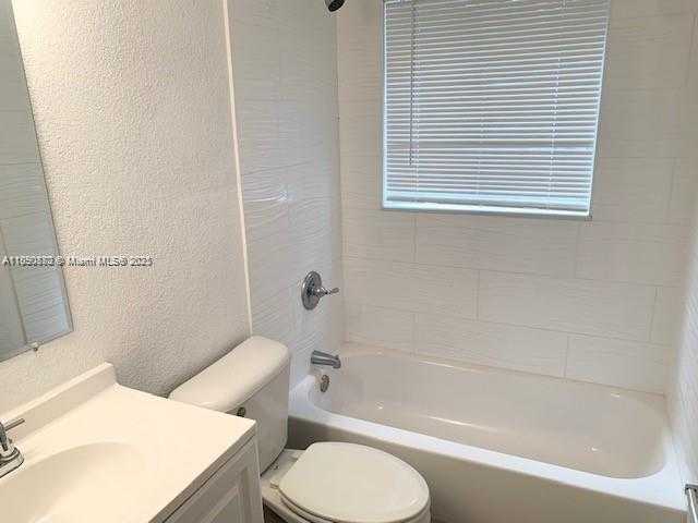 Small Image of 95 EDGEWATER DR #104, Coral Gables Number 13