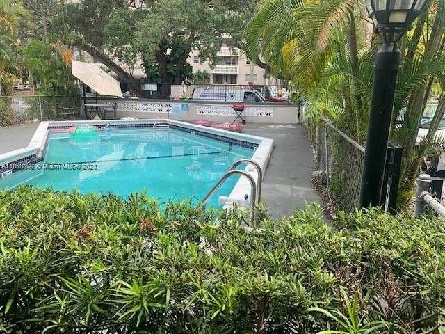 Small Image of 95 EDGEWATER DR #104, Coral Gables Number 14