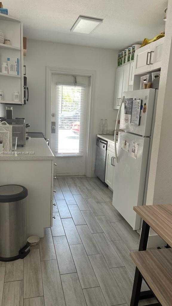 Small Image of 95 EDGEWATER DR #104, Coral Gables Number 8