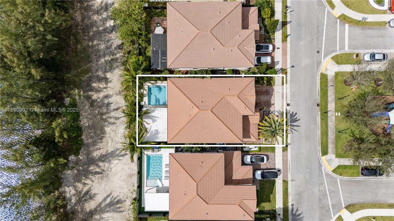 Small Image of 9910 NORTH WEST 86TH TER, Doral Number 25