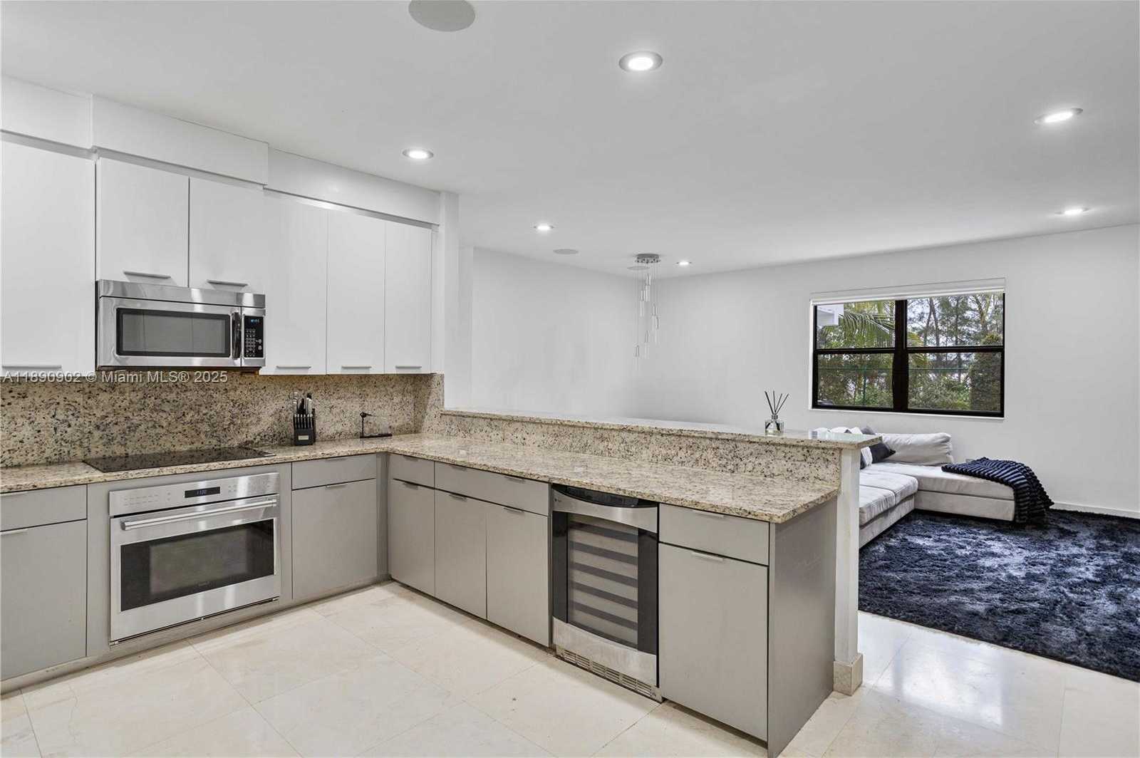 Small Image of 9910 NORTH WEST 86TH TER, Doral Number 3