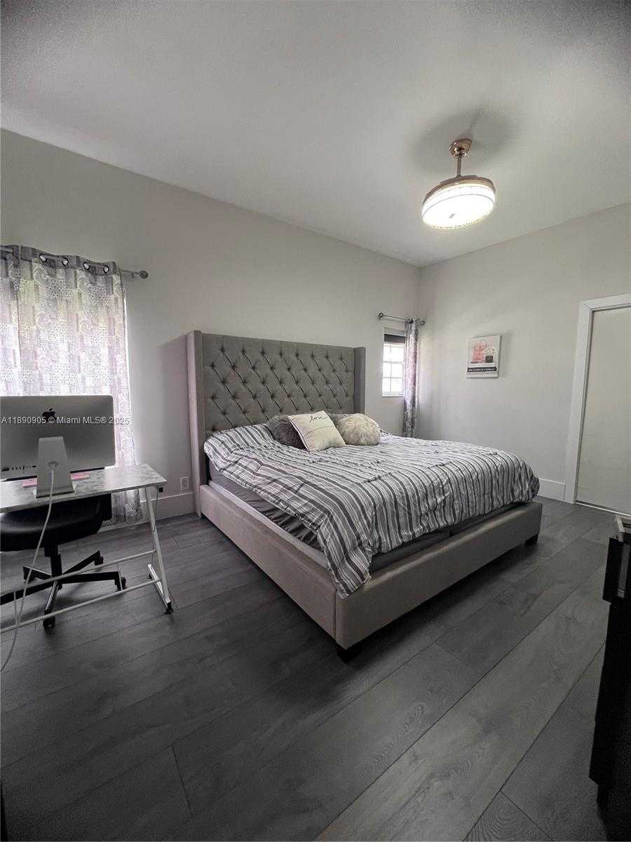 Small Image of 1371 BAYVIEW CIR, Weston Number 11