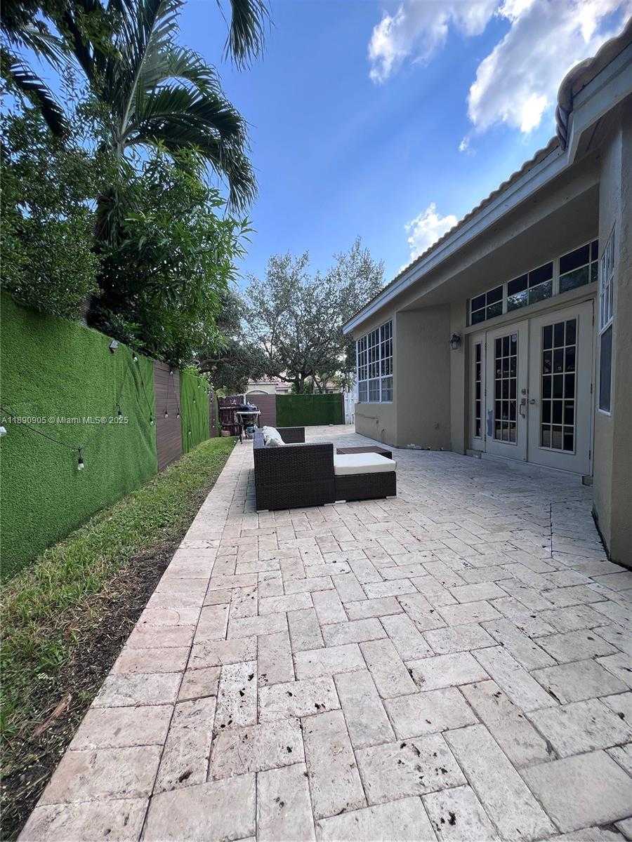 Small Image of 1371 BAYVIEW CIR, Weston Number 18