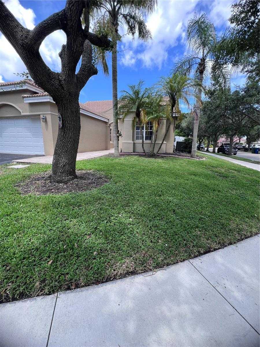 Small Image of 1371 BAYVIEW CIR, Weston Number 3