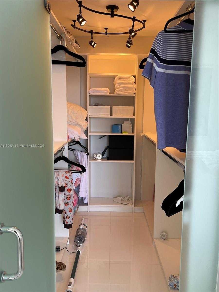 Small Image of 16570 NORTH EAST 26TH AVE #5H, North Miami Beach Number 13