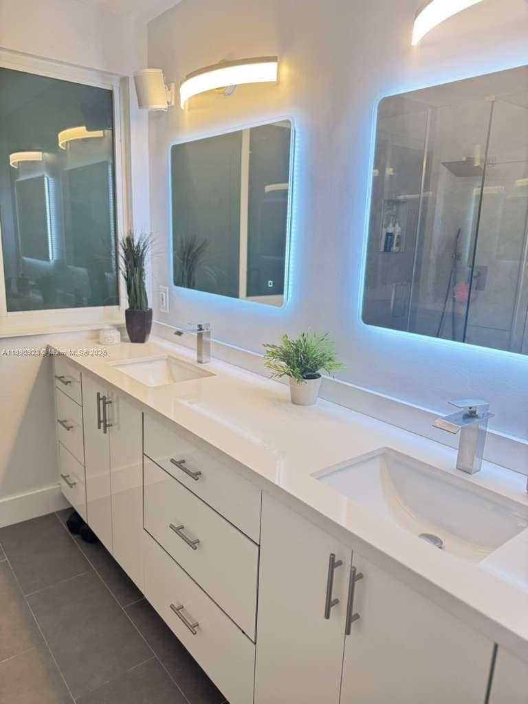 Small Image of 925 BRIAR RIDGE RD, Weston Number 10