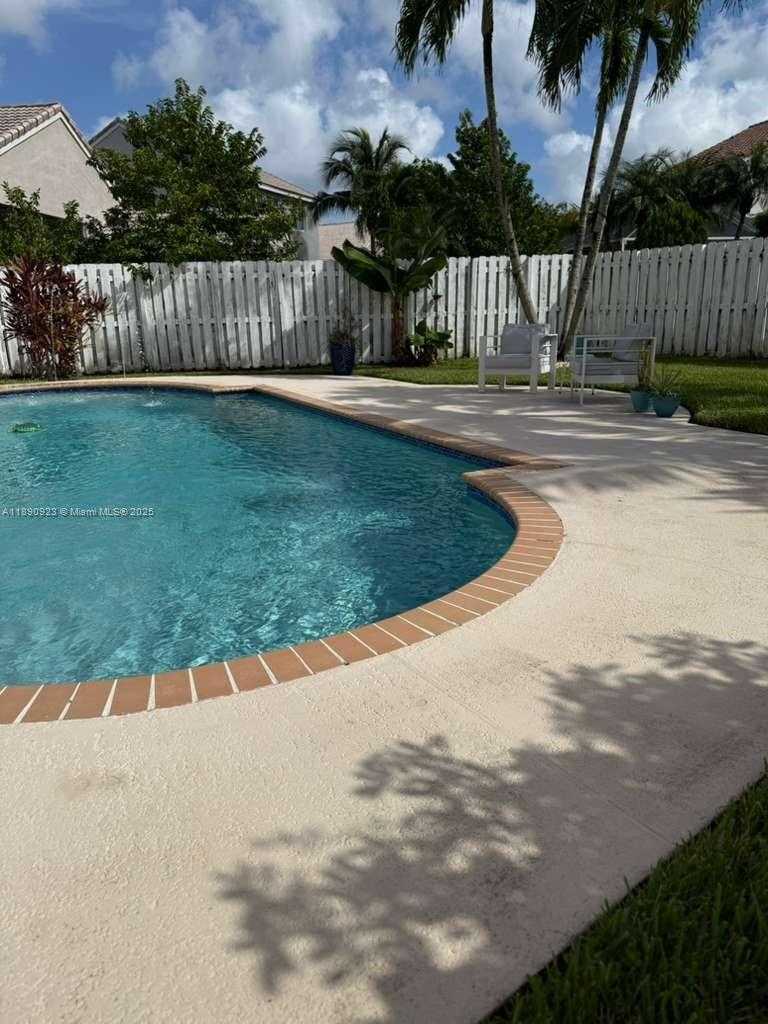 Small Image of 925 BRIAR RIDGE RD, Weston Number 15